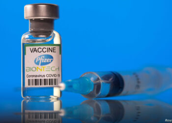 FILE PHOTO: A vial labelled with the Pfizer-BioNTech coronavirus disease (COVID-19) vaccine is seen in this illustration picture taken March 19, 2021. REUTERS/Dado Ruvic/Illustration/File Photo